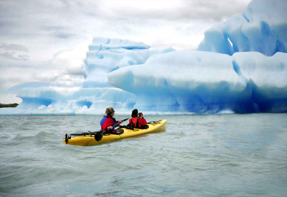 travel_adventure_hotel_lago_grey