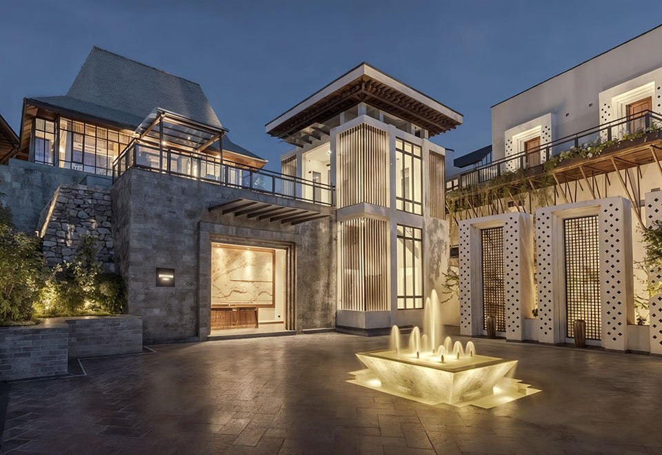 Magnificent property entrance!