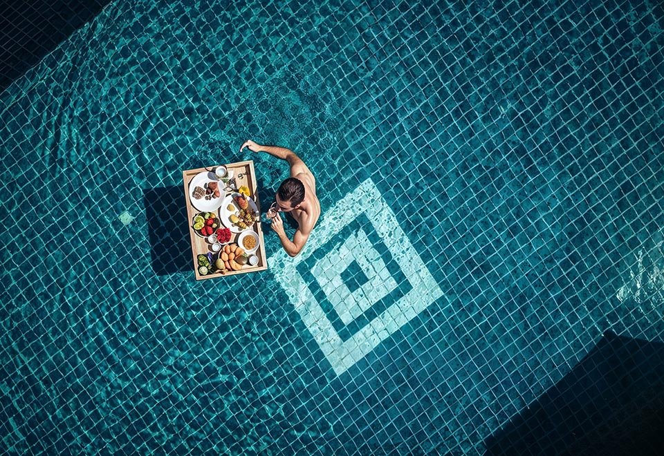 Poolside Dining!
