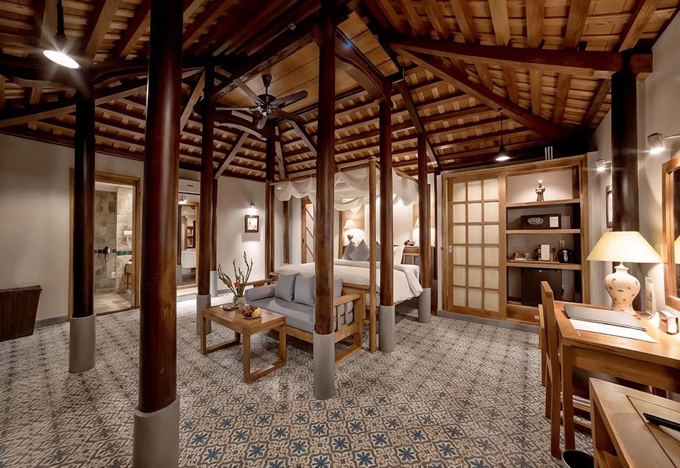 Lush Pool Suite